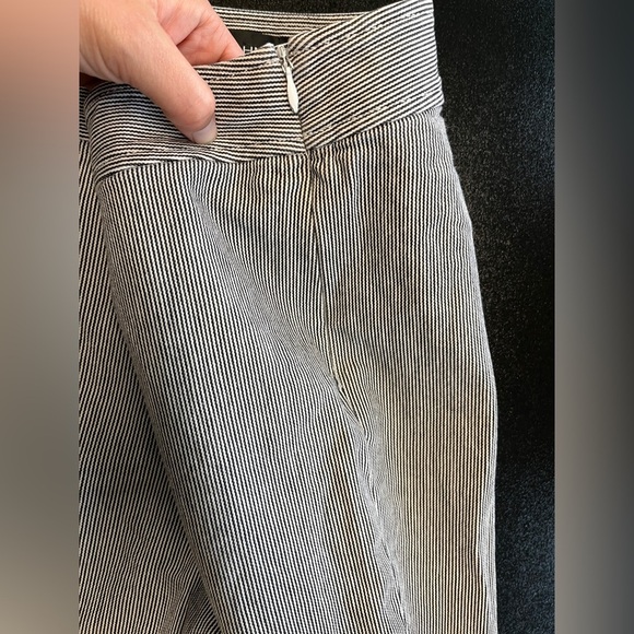 St. John Emma Black White Pinstripe Ankle Pants Sz 10 - Picture 7 of 10